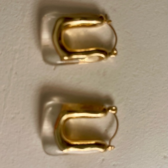 Beautiful earrings - Picture 2 of 3